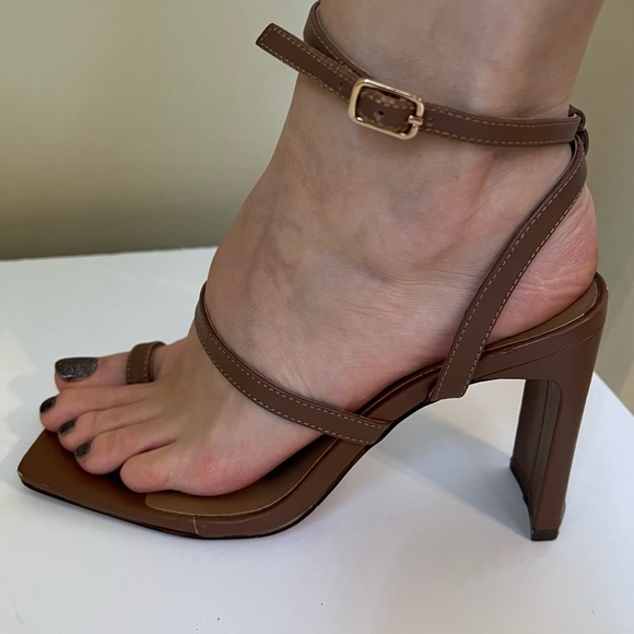 Alias Mae square toe sandals and toe ring - Picture 7 of 16